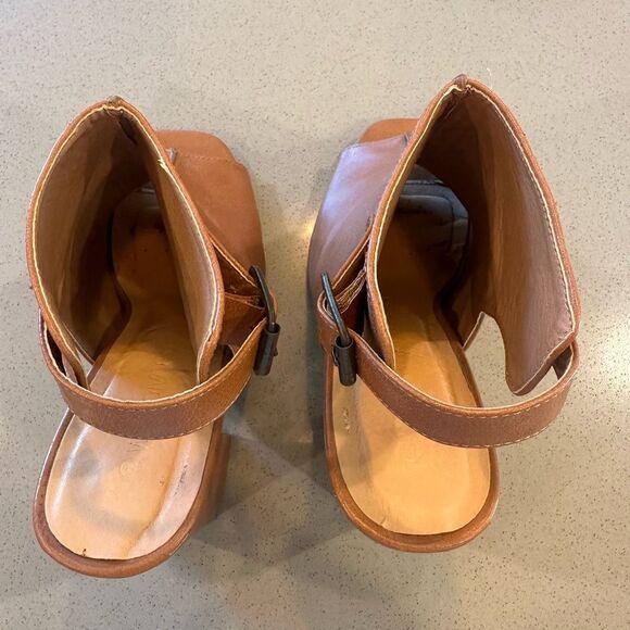 Wild Diva Brown Color Peep Toe Ankle Heel Bootie w/ adjustable strap Size 9 - Picture 9 of 10